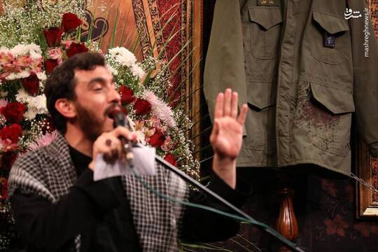 لباس‌های خونی و آسیب دیده‌ی شهدای اخیر زنجان در هیئت ثارالله زنجان به نمایش گذاشته شد.