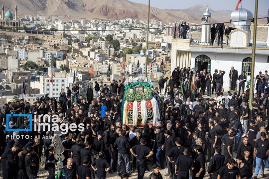 مراسم عزاداری تاسوعای سرور و سالار شهیدان حضرت اباعبدالله الحسین(ع) ظهر شنبه (۱۴ تیر )با حضور جمعی از عزاداران حسینی در مهدیشهر سمنان برگزار شد.