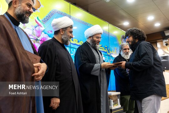 آئین تکریم و معارفه جمعی از مدیران و معاونین سازمان تبلیغات اسلامی صبح امروز چهارشنبه ۱۸ تیر با حضور حجت الاسلام محمد قمی رئیس سازمان تبلیغات اسلامی برگزار شد.