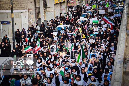 تجمع بزرگ زینبیون بندرعباسی، در حمایت از رهبر معظم انقلاب و تجدید میثاق با مقام عظمای ولایت، ازپل شهدا تا گلزار شهدای بندرعباس برگزار شد.