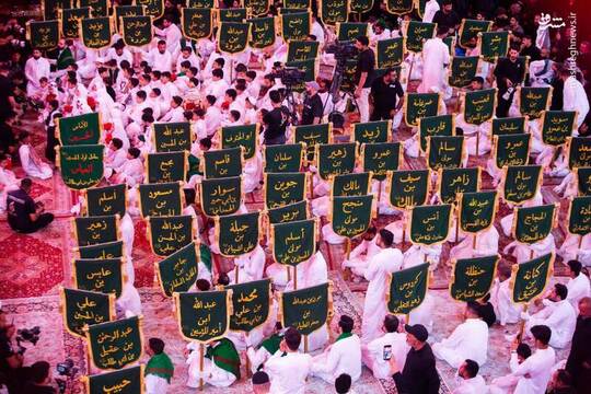 موکب قنادیل السماء شهر کربلا بنا به رسم هر ساله کاروان نمادین یاران حسین ابن علی علیه‌السلام در کربلا را به نمایش می‌گذارد.