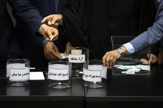 در جلسه علنی امروز مجلس شورای اسلامی به ریاست محمدباقر قالیباف، چهارشنبه ۲۵ تیرماه ، با رأی نمایندگان، هادی طحان نظیف، غلامرضا ملابیگی و سید بهزاد پورسید به‌عنوان حقوقدانان جدید شورای نگهبان انتخاب شدند.