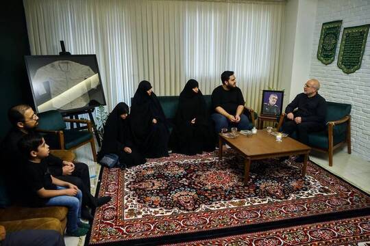 حضور قالیباف در منزل سرلشکر شهید امیرعلی حاجی‌زاده