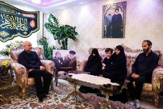 رئیس مجلس شورای اسلامی عصر پنج‌شنبه ۲۶ تیر ماه در منزل سپهبد شهید علی شادمانی فرمانده فقید قرارگاه مرکزی خاتم‌الانبیاء (ص) حضور یافت.
