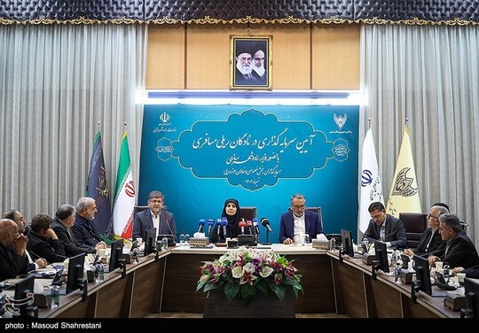 مراسم امضای تفاهمنامه سرمایه‌گذاری ۸۸۰۰ میلیارد تومانی در بخش مسافری ریلی صبح روز یکشنبه ۲۹ تیرماه با حضور فرزانه صادق وزیر راه و شهرسازی در ساختمان مرکزی راه آهن برگزار شد.