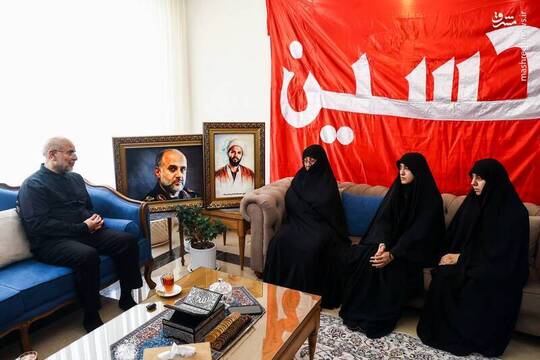 حضور قالیباف در منزل سپهبد شهید غلامعلی رشید فرمانده فقید قرارگاه مرکزی خاتم‌الانبیاء(ص)