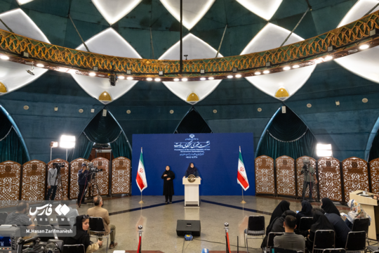 نشست خبری فاطمه مهاجرانی، سخنگوی دولت صبح سه‌شنبه ۳۱ تیر ماه با حضور جمعی از خبرنگاران در سالن همایش‌های صدا وسیما با موضوع «دفاع مقدس ۱۲ روزه» برگزار شد.