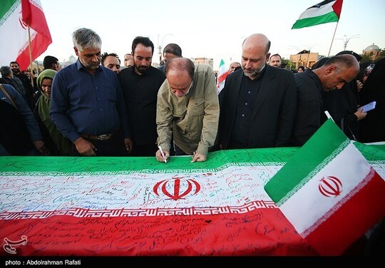 پویش فرهنگی تبیینی (پای کار ایران)با حضور اساتید و دانشجویان رشته های نقاشی،خطاطی و تبیین گر به مدت سه روز در میدان امام خمینی(ره) همدان برگزار شد