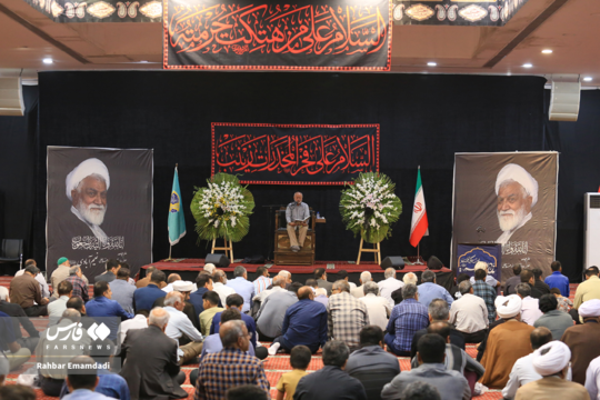 مراسم بزرگداشت و هفتمین روز درگذشت آیت الله غلامعلی نعیم‌آبادی نماینده سابق ولی فقیه در هرمزگان امروز (شامگاه یک شنبه) در مسجد جامع بندرعباس برگزار شد.