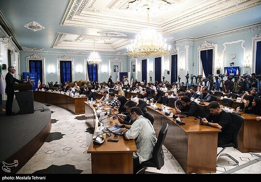 نشست خبری اسماعیل بقائی سخنگوی وزارت امور خارجه جمهوری اسلامی ایران با حضور خبرنگاران داخلی و خارجی در محل ساختمان شماره ۸ وزارت امور خارجه صبح روز دوشنبه ۶مرداد ماه برگزار شد.