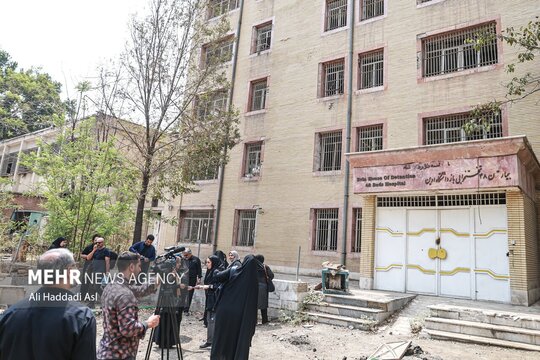 جمعی از اصحاب رسانه ظهر روز سه شنبه ۷ مرداد ماه از زندان اوین و روند ترمیم و بازسازی آن دیدن کردند.
