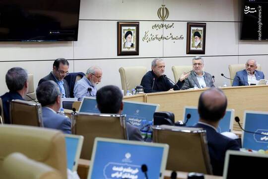 مسعود پزشکیان رئیس جمهور روز سه‌شنبه ۷ مرداد در وزارت بهداشت و درمان و آموزش پزشکی حضور پیدا کرد.