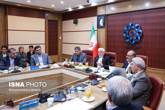 نشست محمدرضا عارف، معاون اول رییس جمهور با مدیران صندوق توسعه ملی، شنبه ۱۱ مرداد برگزار شد.