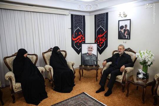 علی لاریجانی مشاور رهبر معظم انقلاب روز یکشنبه ۱۲ مرداد با خانواده معظم شهید حسین سلامی دیدار و گفت‌وگو کرد.