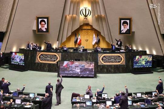 نشست علنی صبح روز یکشنبه ۱۲ مرداد مجلس شورای اسلامی به ریاست محمدباقر قالیباف رئیس قوه مقننه برگزار شد.