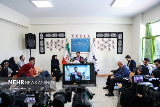 نشست خبری علی فرهادی سخنگوی وزارت آموزش و پرورش صبح روز دوشنبه ۱۳ مرداد در دبستان شهید رحمانی برگزار شد. دبستان دخترانه شهید رحمانی در جنگ تحمیلی اخیر ۶ دانش آموز به انقلاب و ملت ایران تقدیم کرد.