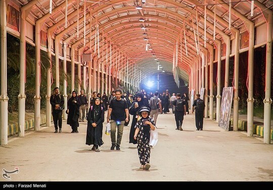عبور شبانه زائران اربعین حسینی از مرز خسروی
