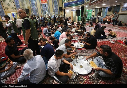 امسال بیش از ۱۹۰ ایستگاه و زائرسرا در استان همدان کار خدمت رسانی به زائران ابا عبدالله الحسین(ع) را در مسیرهای رفت و برگشت انجام میدهند.