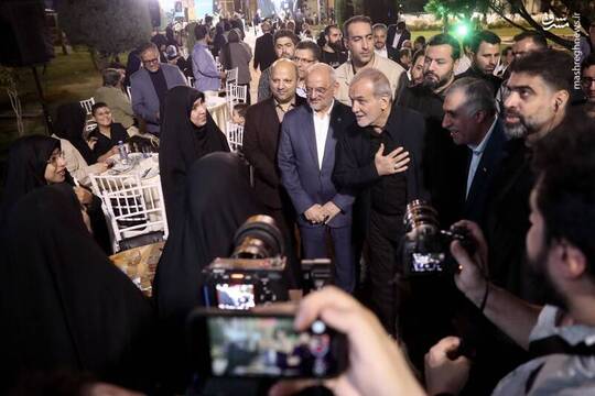 مسعود پزشکیان رئیس جمهور شامگاه یکشنبه ۱۹ مرداد در مراسم نکوداشت روز خبرنگار حضور پیدا کرد.