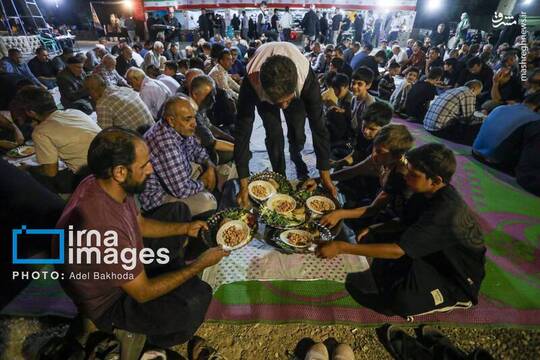 موکب‌های مستقر در استان همدان به صورت شبانه‌روزی در حال میزبانی از زائران اربعین حسینی در مسیر حرکت به سمت مرزهای باشماق ،خسروی و مهران هستند.