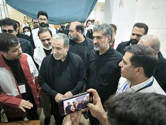 بازدید عراقچی از میز مشترک خدمت سرکنسولگری ایران در نجف
