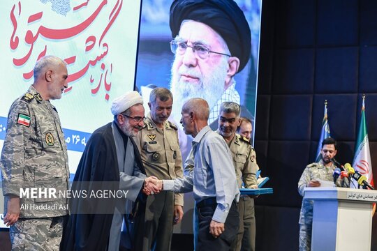 آئین گرامی داشت سالروز بازگشت آزادگان به میهن اسلامی با عنوان «بازگشت پرستوها» صبح روز یکشنبه ۲۶ مرداد در سازمان عقیدتی سیاسی ارتش جمهوری اسلامی ایران برگزار شد.