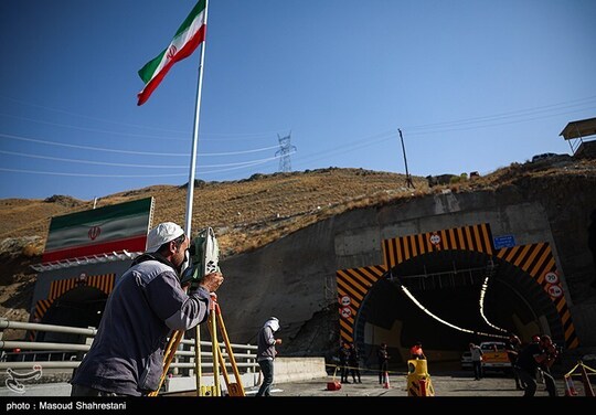 در آستانه بهره برداری از فاز ۲ آزاد راه تهران شمال حسین دهقان رئیس‌ بنیاد مستضعفان انقلاب اسلامی صبح امروز یکشنبه ۲۶ مرداد از این آزاد راه بازدید کرد.