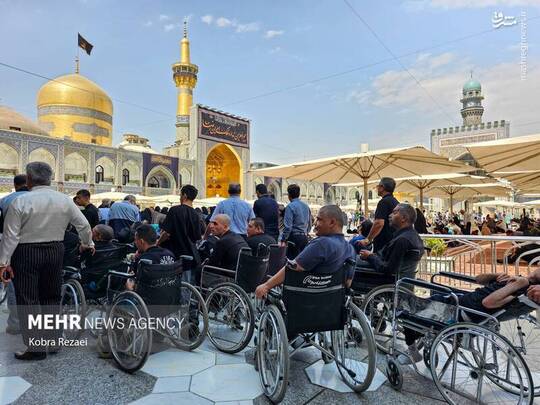 همزمان با ایام سوگواری دهه پایانی ماه صفر کاروان عزاداری معلولان آسایشگاه شهید فیاض‌بخش برای برپایی مراسم سوگواری به حرم مطهر رضوی مشرف شدند.