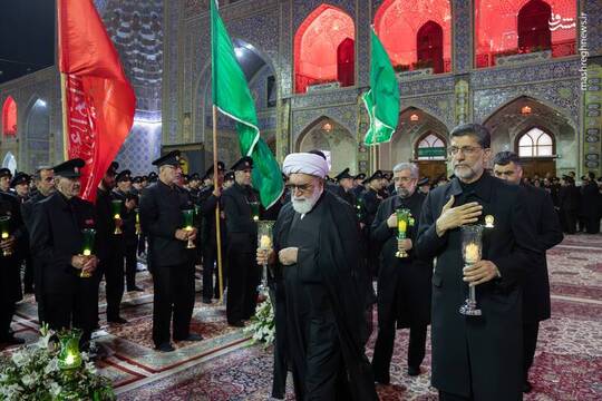 آیین شام غریبان علی بن موسی الرضا علیه‌السلام شامگاه یکشنبه ۲ شهریور با حضور تولیت آستان قدس رضوی جمعی از خادمان زائران و مجاوران بارگاه نورانی رضوی در حرم مطهر امام هشتم علیه‌السلام برگزار شد.