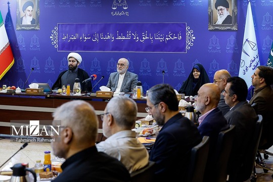 نخستین نشست تبیین اقدام‌ها و پیگیری‌های حقوقی ـ حقوق بشری جنگ تحمیلی ۱۲ روزه با حضور خانواده معظم شهدا، چهارشنبه، (۵ شهریور ۱۴۰۴) برگزار شد.