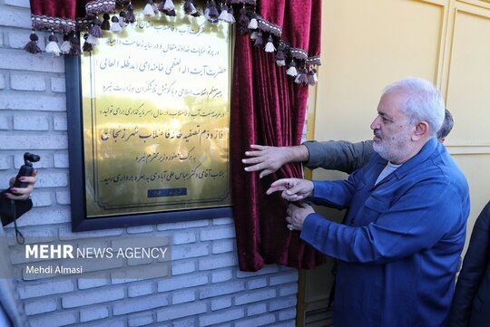 وزیر نیرو در سفر یک‌روزه به زنجان، چندین پروژه مهم حوزه آب و برق از جمله مدل جدید تصفیه‌خانه فاضلاب، طرح آبرسانی به ۴۰ روستا و آبگیری سد بلوبین را افتتاح کرد.