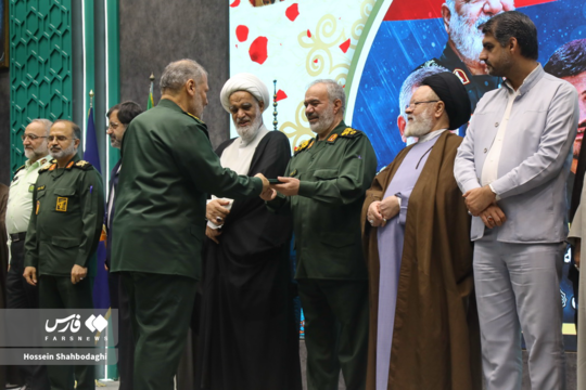 سردار فتح‌الله جمیری صبح امروز نهم شهریورماه طی مراسمی به‌عنوان فرمانده جدید سپاه استان قم معرفی و در این مراسم از زحمات سردار محمدرضا موحد فرمانده سابق این سپاه استانی تجلیل شد.