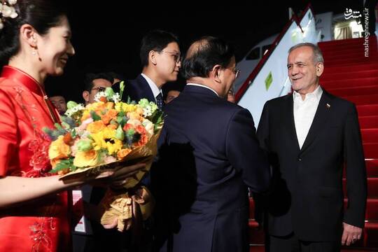 مسعود پزشکیان رئیس‌جمهور کشورمان عصر روز یکشنبه در بدو ورود به شهر تیانجین مورد استقبال مقامات عالی‌رتبه چینی قرار گرفت.