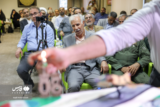 جشن تولد ۸۰ سالگی خلبان دفاع مقدس ، امیر سرتیپ خلبان فرج‌الله براتپور، با حضور جمعی از پیشکسوتان و خلبانان دفاع مقدس برگزار شد.