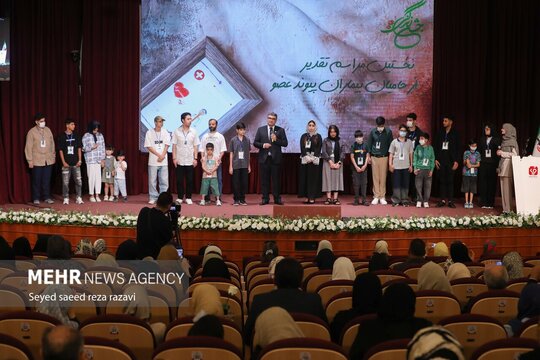 مراسم افتتاحیه اولین «جشن زندگی» به منظور تقدیر و تجلیل از حامیان و همراهان همیشگی بیماران پیوند عضو بعدازظهر روز شنبه ۱۵ شهریور ماه در سالن همایش‌های هتل قلب بیمارستان شهید رجایی برگزار شد.