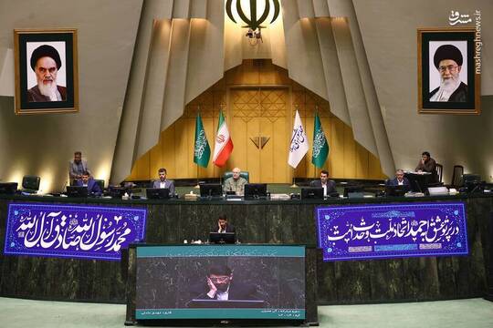 نشست علنی مجلس شورای اسلامی امروز یکشنبه ۱۶ شهریور ماه راس ساعت۶ و۴۷ دقیقه و با حضور۱۹۷ نفر از نمایندگان به ریاست محمد باقر قالیباف رئیس مجلس شورای اسلامی تشکیل شد.