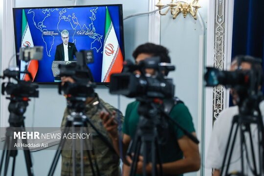 نشست خبری اسماعیل بقایی، سخنگوی وزارت امور خارجه صبح امروز چهارشنبه ۲۶ شهریور با حضور اصحاب رسانه برگزار شد.