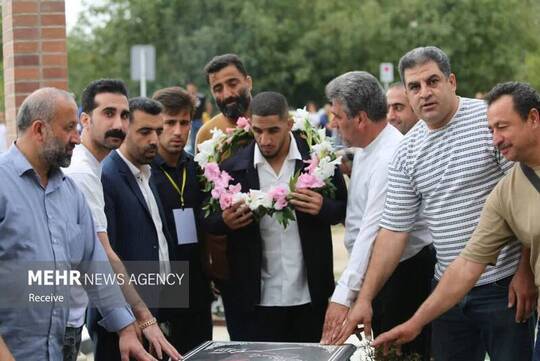 آیین استقبال از رحمان عموزاد قهرمان کشتی جهان با حضور ورزش دوستان در بهشهر برگزار شد.