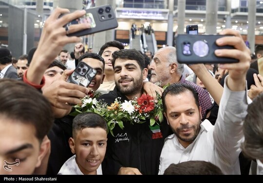 مراسم استقبال از تیم ملی کشتی فرنگی ایران در بازگشت از مسابقات قهرمانی جهان شامگاه امشب دوشنبه ۳۱ شهریورماه ۱۴۰۴ در فرودگاه امام خمینی (ره) برگزار شد.