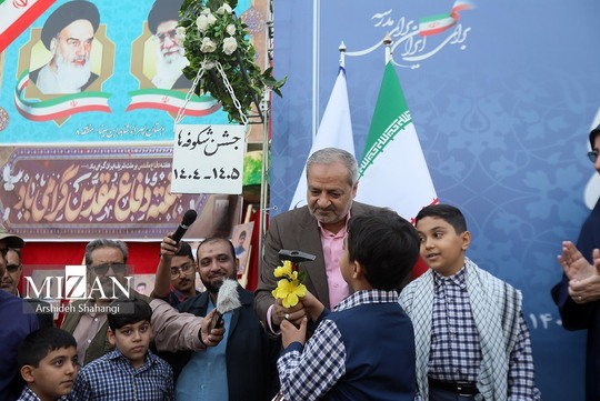 مراسم جشن شکوفه‌ها و نواختن زنگ آغاز سال تحصیلی، دوشنبه (۳۱ شهریور ۱۴۰۴) با حضور علیرضا کاظمی، وزیر آموزش و پرورش در مدرسه شاهد ابن سینا برگزار شد.