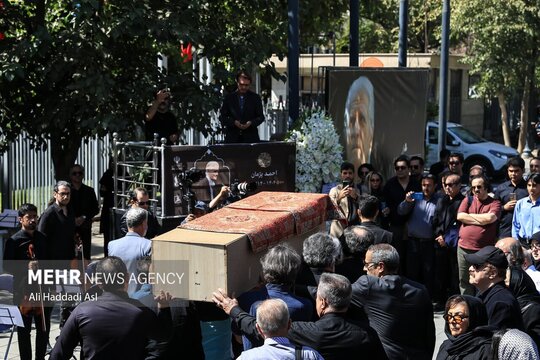 مراسم تشییع پیکر احمد پژمان موسیقی‌دان و آهنگساز فقید موسیقی کشورمان