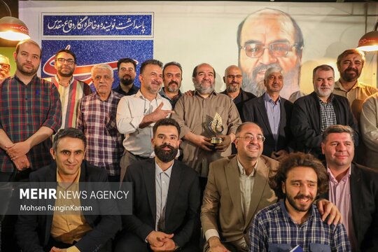مراسم پاسداشت نویسنده دفاع مقدس حمید داودآبادی بعدازظهر امروز سه‌شنبه ۸ مهر با حضور جمعی از شاعران، نویسندگان و علاقه‌مندان به ادبیات دفاع مقدس در کافه نخلستان اوج برگزار شد.