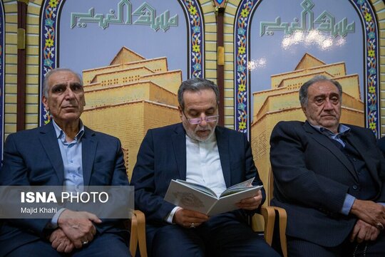سید عباس عراقچی وزیر امور خارجه در مراسم ختم همسر آیت‌الله سیستانی