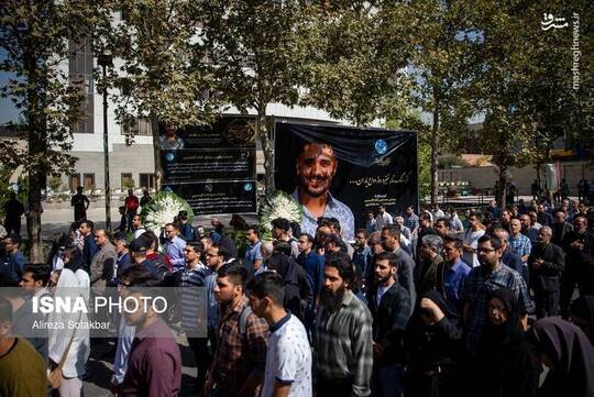 صبح امروز ۱۲ مهر پیکر دانشجوی کارشناسی ارشد رشته مهندسی متالورژی و مواد دانشگاه تهران امروز با حضور مسئولان عالی آموزش عالی و خانواده دانشگاهیان از مقابل این دانشکده تشییع شد.