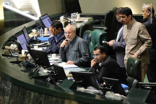نشست علنی صبح امروز یکشنبه ۱۳ مهر ۱۴۰۴ مجلس شورای اسلامی رأس ساعت ۸ و ۴۵ دقیقه و با ۲۵۶ نفر از نمایندگان و به ریاست محمدباقر قالیباف رئیس مجلس شورای اسلامی تشکیل شد.