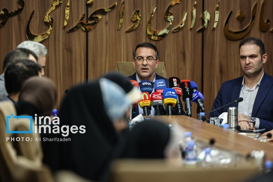 «علاء‌الدین رفیع‌زاده» رئیس سازمان اداری و استخدامی کشور، سه‌شنبه در نشست خبری به سوالات خبرنگاران، پاسخ داد.