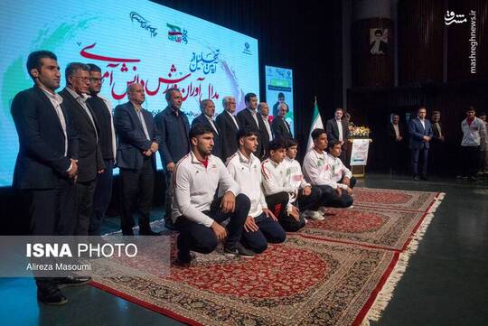 آیین تجلیل از مدال‌ آوران ورزشی دانش آموزی، با حضور محمدرضا عارف، احمد دنیامالی و علیرضا کاظمی، در محل کانون پروزش فکری کودکان برگزار شد.