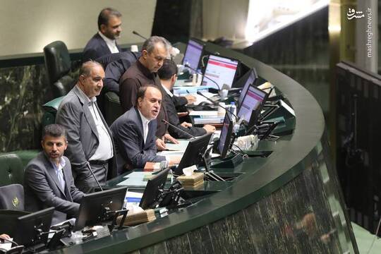 نشست علنی صبح روز (سه‌شنبه ۱۵ مهرماه) مجلس شورای اسلامی، رأس ساعت ۸ و ۵ دقیقه و با حضور ۱۹۴ نفر از نمایندگان و به ریاست حمیدرضا حاجی‌بابایی نایب رئیس مجلس شورای اسلامی برگزار شد.