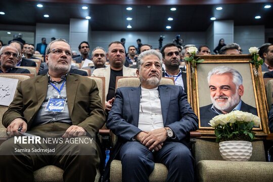 سی و دومین شورای مرکزی دانشگاه آزاد اسلامی با گرامیداشت شهید دکتر محمدمهدی طهرانچی، رئیس فقید این دانشگاه و با حضور بیژن رنجبر، رئیس جدید دانشگاه آزاد اسلامی، در ساختمان مرکزی این دانشگاه برگزار شد.