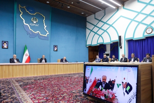 مراسم بهره‌برداری و آغاز عملیات اجرایی ۷۰۰ مگاوات نیروگاه خورشیدی